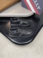 bally 巴利 -高端品质 原单高帮休闲运动鞋 -鞋面：纳帕小牛皮、空压品牌图腾、鞋身品牌织带 -内里：水染牛皮 -大底：超轻tpu-橡胶; 成型大底 -超高