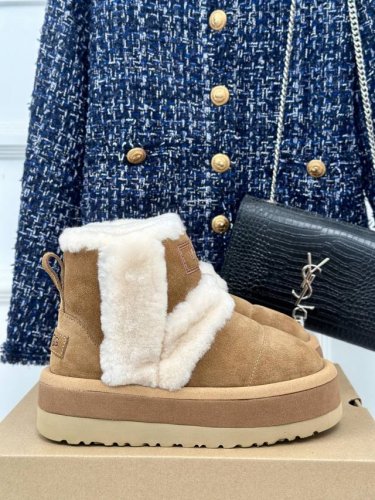 厂价 Ugg 24Ss新品厚底雪地靴 这无法抗拒的新时尚～今年的厚底系列真的是小个子的福音 轻便好穿，要温暖更要大长腿！显的腿超长，休闲又时髦，踩上去像掉进云一