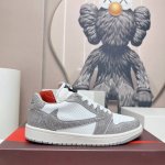 出厂:情侣 独家顶级版本 Air Jordan耐克联名25vs春夏最新王炸爆款系列 情侣烫钻拼色休闲鞋 唯独一款牛皮拼色的高帮鞋，耐克乔一情侣毛鞋让鞋迷大开眼界