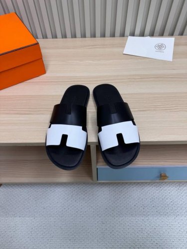 橡胶底 Hermes 爱马仕lzmir系列！复古 二舅拖鞋 H拖 凉鞋原版购入开发 做货 小牛皮和麂皮山羊皮凉鞋，经典“H”型鞋面 此鞋款是您衣橱中的点睛单品，