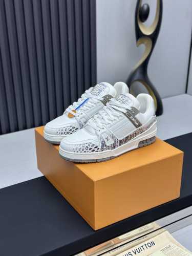 工厂直销 顶级版本 LV-路易威登-经典走秀新款空胶工艺 原版1：1开发复刻！！上脚非常舒适 奢侈用料，做工精细，中底印有欧洲制造英文字母鞋面由意大利进口小牛皮
