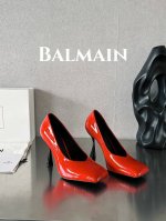 出厂价 Balmain 巴尔曼 巴尔曼 方头酒杯跟单鞋 此款彩色皮革酒杯跟，方头，会标图案。 海外订购原版，1:1完美复刻！ 历时三个月精工打造，五金，鞋跟都是