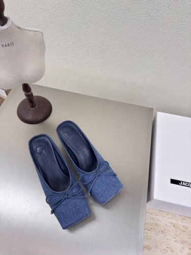 jacquemus25Ss砖块 方头蝴蝶结乐福鞋 金属跟 拖鞋 蓝色洗水牛仔 个性突出 鲜明格调 p390 ————————————— 面料 洗水牛仔 内里 小