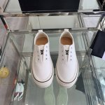 帆布 Chanel 23S隐藏款帆布小白鞋 Vintage感满满，中古复刻款get啦～ 帆布鞋适配春夏，黑白拼接就很chanel。 配合袜子就很复古学院的感觉。