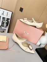 高品质出厂 MiuMiu 新款尖头玛丽珍jianto凉鞋 单鞋系列上新舒适度与时髦度并存的开挂全新系列，设计搭配，简约大方，百搭时尚！鞋面：牛漆皮内里: 原版定