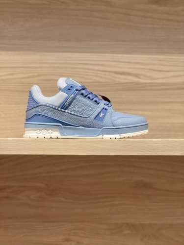 专注好品质——顶级出品 马卡龙蓝色实拍——代购级Trainer 新色更新 原版材料定制！压纹工艺成本徒然增加！非通货！私模大底！精细工艺！ size：女35-4