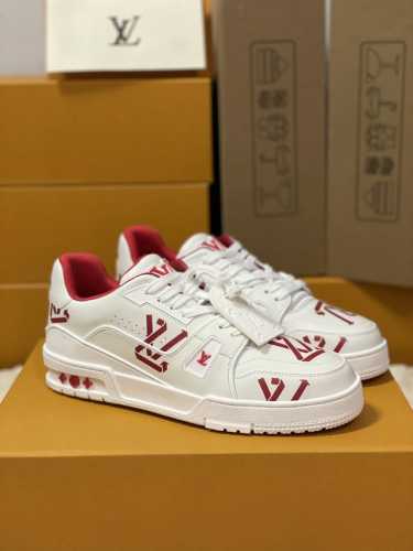 顶级版本 情侣款上线LVTrainer运动鞋的灵感源自复古篮球鞋，代表VirgilAbloh的标志运动此款款号1AAGXF，独家定制面料牛皮最新科技5D打印Mo