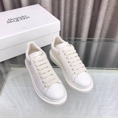麦昆alexander Mcqueen 鹿皮纹 混种羊皮内里 女码 男码 顶级牛皮内里 女码 男码 为小白鞋疯狂打call 超过150种版面，做市场最顶级的质量