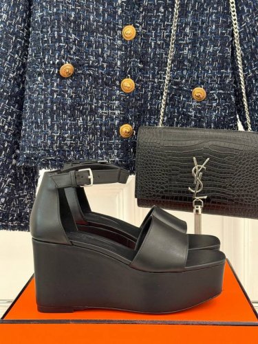 开年出货 厂价 底带钻 Hermès 爱马仕25ss早春新品水钻厚底一字带凉鞋谁也无法拒绝亮晶晶的美鞋坡跟设计 线条流畅优雅推荐入手显瘦显长腿高级感女人必备单品