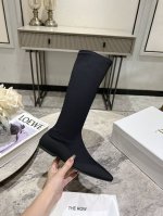 顶级品质the Row 新款小众法式弹力过膝袜靴hereu 本季最爱的莫过于新款 Alaro，深咖色质感太好了，原图就已经非常美，实物上脚更是好看又百搭。 弹力