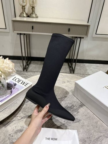 顶级品质the Row 新款小众法式弹力过膝袜靴hereu 本季最爱的莫过于新款 Alaro，深咖色质感太好了，原图就已经非常美，实物上脚更是好看又百搭。 弹力