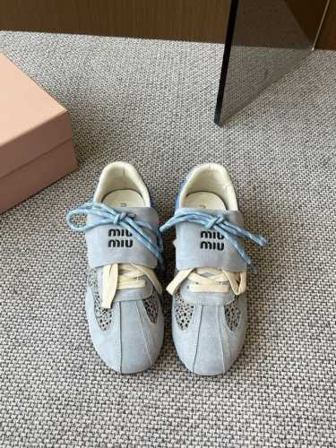 310Miu Miu 25Ss 新款早春 休闲运动鞋 这款系列超喜欢了 上脚舒适轻便 时尚少女设计随便搭配 进口鹿皮马毛鞋面 原版透气布内里 原版耐磨橡胶大底