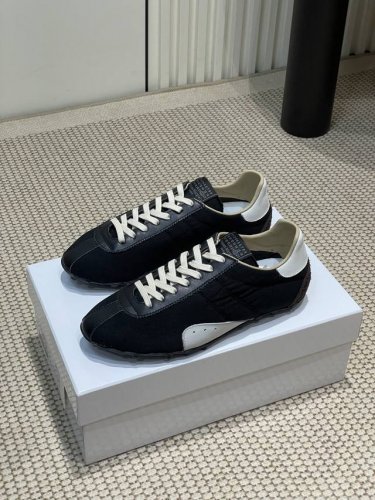 男10情侣款MaisonMargiel* MM6马吉拉2025最新德训休闲鞋小白鞋运动鞋鬼才设计师品牌，一个轻奢品牌上脚很百搭哦，也很随脚舒适，这一款德国训练鞋
