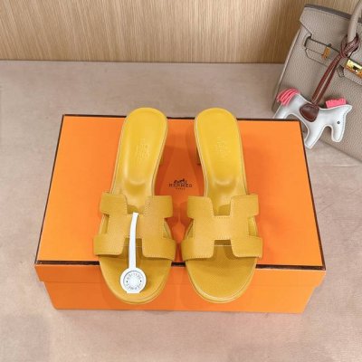 出厂价 Hermes 爱马仕H拖鞋Oasis 凉鞋系列 时尚又百搭 超级舒服 每个细节都做到极致 原版swift小牛皮 原版1:1独家私模鞋面 原版真皮大底 跟