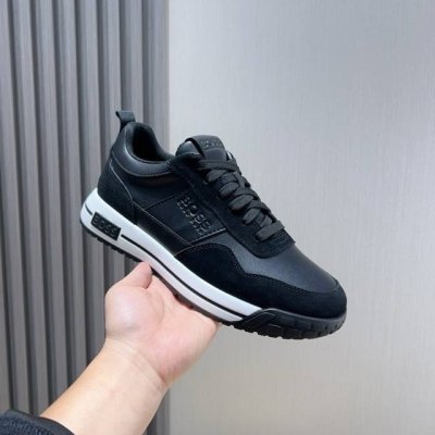 工厂 Boss 新款男仕运动鞋 知名运动品牌新款隆重上市 以奢华高端设计出货 鞋面选用原版皮革制作 羊皮垫脚 叠层设计鞋面线条感层次分明，轻质橡胶大底 轻奢风格