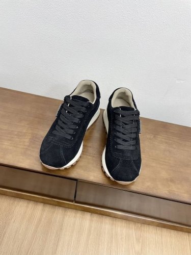 男款10情侣款顶级版本brunello Cucinelli 新款bc经典休闲鞋运动鞋 Bc是意大利知名品牌，极简主义风格，复古又高级！简约又大气，属于非常耐看的