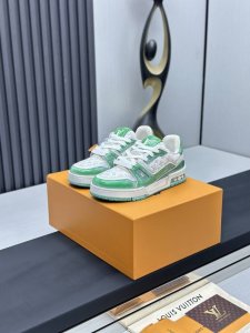 工厂直销 莞产高端货源 水洗裂纹工艺顶级版本 LV-路易威登-经典走秀新款空胶工艺 原版1：1开发复刻！！上脚非常舒适 奢侈用料，做工精细，中底印有欧洲制造英文