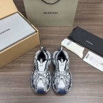 650 顶级版本Balenciaga Phantom Sneaker 巴黎世家全新做旧十代白蓝绑带潮流跑鞋 在延续 Track Trainer 户外轮廓和复杂鞋