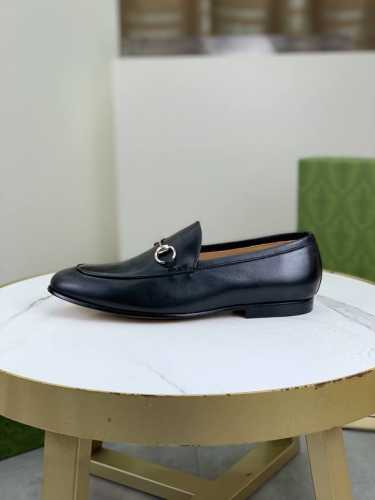 工厂价 顶级品质 真皮大底系列 Gucci 古驰商务皮鞋，1:1顶级代购品质，鞋面进口精选原版高端小牛皮，内里垫脚均用进口原版水染牛皮，进口原版订制意大利手工真