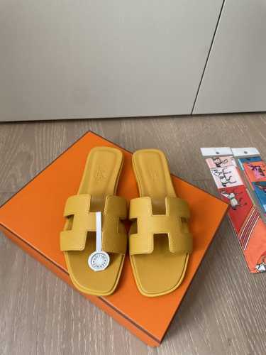平跟 Hermes 爱马仕h拖鞋oran凉鞋系列 时尚又百搭 超级舒服 每个细节都做到极致 原版swift小牛皮 原版1:1独家私模鞋面 原版真皮沿条大底 包装