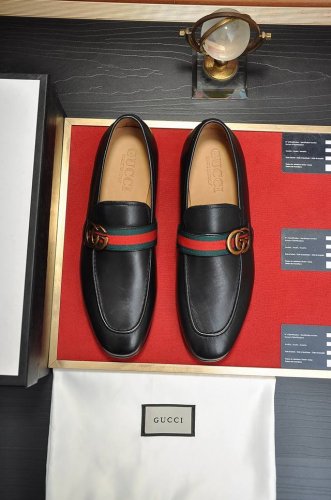 出厂价 意大利顶级奢侈男鞋巨头 Gucci 古奇 全牛皮内里 新款报到原汁原味的欧式风格 赏心悦目为了让鞋子更加耐用不变形制作继续沿用传统做法 但仍然不乏创新皮