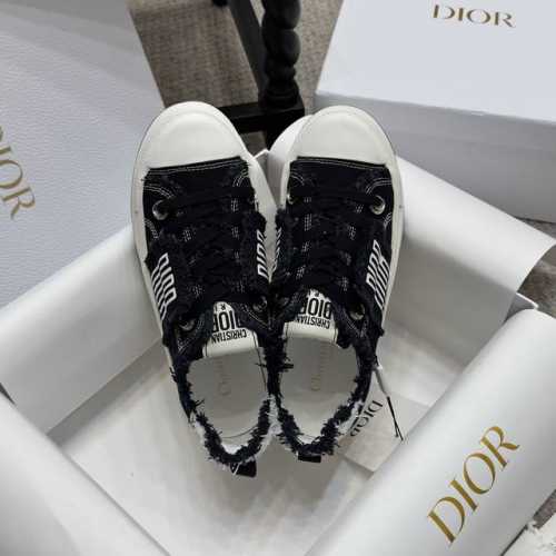 休闲款 重工型H Or 这款Dior Vibe迪奥厚底鞋融入 Dior 的经典元素风格低帮休闲厚底潮鞋板鞋单品 面料：原版定制Cd帆布 内里：原版定制超级柔软透