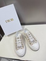 Dior迪奥春夏最新走秀款休闲厚底布鞋 专柜一鞋难求 金智秀同款超多网红明星种草 上脚炒鸡百搭、太古汇正品购入开发 高端定制鞋面材料、3D电绣纹立体布面，牛皮内