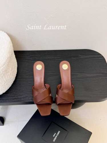 Saint Laurent 圣罗兰Lee金属钻链条尖头高跟鞋YSL姐姐的美丽尤物高跟鞋 又是人间圣罗兰 Rose同款的高跟鞋化很好修饰脚型，奢华金属链 这几年S