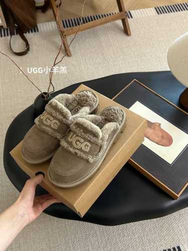 Ugg新款澳洲薄底小羊羔毛网红拖鞋，小胖丁嘟嘟拖 材质牛皮，内里真羊毛，配刺绣 Ugg字样百搭时尚！ 三色：栗色.羚羊棕. 沙色 码数：35-40 ！