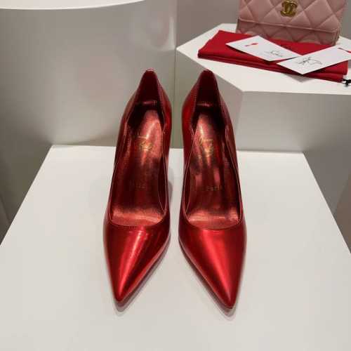 顶级版原版盒 Christian Louboutin s原版做货重工CL经典漆皮波浪纹高跟鞋系列～ 鞋面：招牌的侧面波浪纹设计，整体外观设计都带着一点点黑暗的感