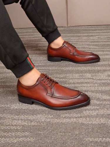 水染牛里 菲拉格慕 高端 Salvatore Ferragamo 是国际顶级的鞋类奢侈品牌，来自时尚王国意大利，以传统手工设计和款式新颖誉满全球 专柜同步发售新