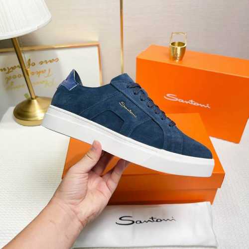 Santoni 圣东尼 这是一款男士低帮运动鞋，由意大利制造。材质与构造：采用翻毛皮制作，未加内衬且解构设计，呈现简约风格。颜色与细节：鞋身为兰色，鞋舌和鞋跟处
