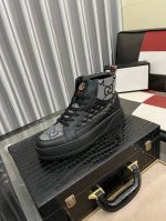 出厂价： Gucci 古奇官网男士休闲鞋同步款，鞋面选用牛皮配进口新品牌元素 古奇，彰显不俗的气息，设计简约套脚款型 超级百搭 内里皮，橡胶大底 ，2个颜色可选