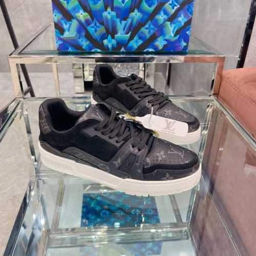 顶级版本 上线男款39-44 45.46 Virgil Abloh 向篮球鞋设计汲取灵感，推出标志性 LV Trainer 运动鞋，经典的花纹富含着整体的特性，