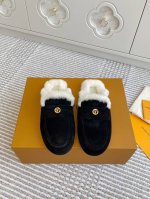 L驴家新品soho系列包头穆勒毛毛拖鞋 顶级品质 又一款好穿又舒服的羊毛拖，能穿一个冬天 原版开模lv 圆扣 进口牛京 老花 丹宁牛仔 两种内里：进口牛皮 进口