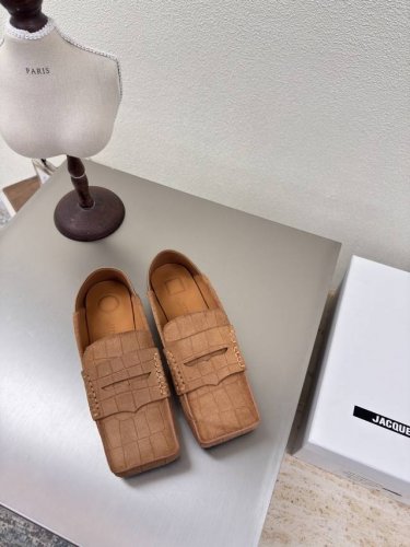 jacquemus25Ss砖块 方头蝴蝶结乐福鞋 乐福鞋 浅棕色 个性突出 鲜明格调 p390 ————————————— 面料 小牛皮 内里 小羊皮 大底 原