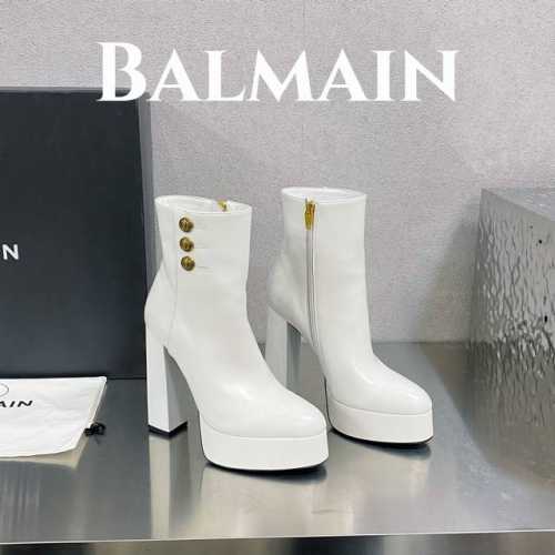 出厂价 Balmain 巴尔曼 独家首发 巴尔曼 秋冬季最新款 防水台光滑小牛皮靴 杏仁形鞋头，厚跟，腿部顶部饰以3粒“狮头”金色金属装饰钮扣，翻盖下设尼龙拉链