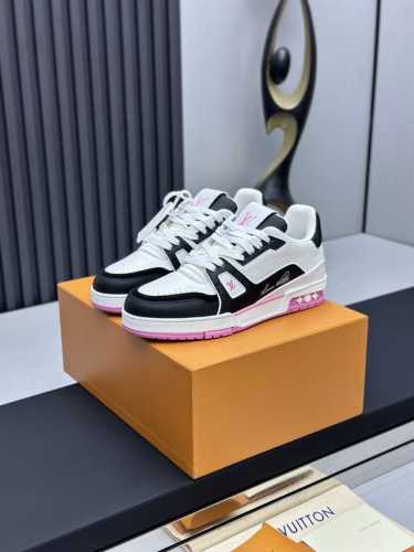 工厂直销 顶级版本 LV-路易威登-经典走秀新款空胶工艺 原版1：1开发复刻！！上脚非常舒适 奢侈用料，做工精细，中底印有欧洲制造英文字母鞋面由意大利进口小牛皮