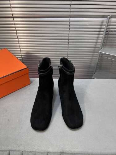 Hermes 爱马仕经典走秀款短靴 面料：进口羊皮 羊京鞋面 内里：进口绵羊皮 大底：意大利真皮大底 跟高：5Cm Size：35-41 40 41定制