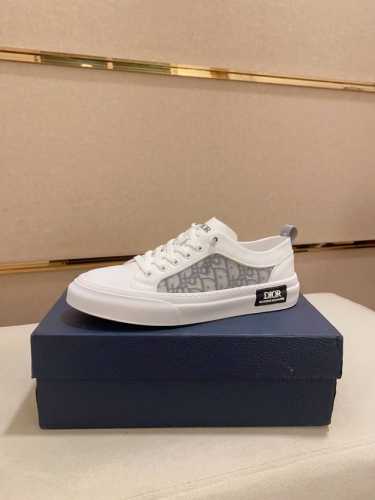 工厂价: 迪奥 Dior 新款休闲运动风男鞋，全新春夏季款设计，完美做工，系带懒人款打造装柜品质，鞋面：进口头层牛皮，高级羊皮内里柔软舒适，超轻tpu耐磨大底、