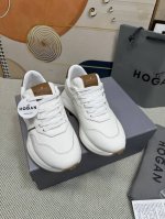 顶级版本 超火爆hogan霍根情侣款 老爹鞋 猫爪鞋新色 专柜最新运动鞋 最近炒得够火热哈原版打造品质过硬 买它准没错绝对是让你爱哋小红书种草推荐 老爹鞋拼接撞
