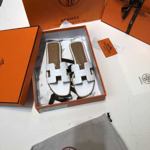 顶级品质 上新hermes 2024爱马仕 鸵鸟纹，十色。爆款 超级有档次的一款贵妇拖鞋，绝对人手一对。 100%购入正品1：1定制，楦型、原模具、皮料，都专为