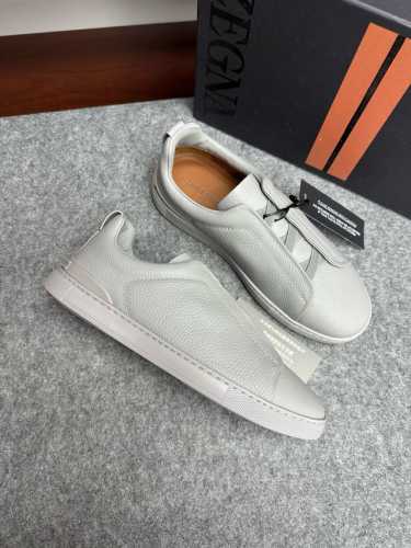 实价 。Zegna2024Ss新款爆款杰尼亚休闲运动鞋 Triple Stitch 是一款精致的休闲鞋履，饰有标志性三重交叉松紧细节，灵感源于三重手缝线迹造型