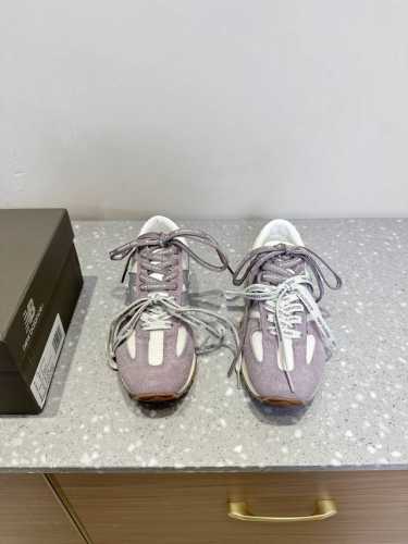 340New Balance 纽百伦471 25Ss春夏新品 复古 休闲鞋 运动鞋 471鞋款承袭其经典轮廓，以纤细鞋檀勾勒轻盈外形 焕启复古薄底鞋新风貌 这个