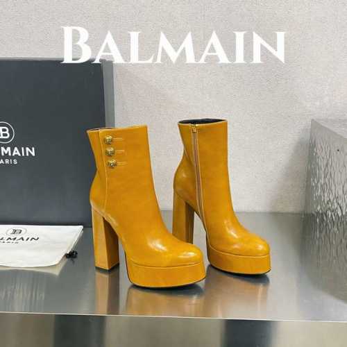 出厂价 Balmain 巴尔曼 独家首发 巴尔曼 秋冬季最新款 防水台光滑小牛皮靴 杏仁形鞋头，厚跟，腿部顶部饰以3粒“狮头”金色金属装饰钮扣，翻盖下设尼龙拉链