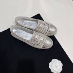 Chanel香奈儿新麻绳底渔夫鞋。鞋面采用进口印花布，内里垫为丝绸羊皮，超柔软绵羊垫脚，原版注胶半透明橡胶原色麻底。Size：35-40 34、41、42可定做