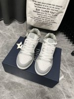 出厂 迪奥dior2024款 B57 爆款 休闲鞋中帮 最高版本 情侣款 原版爆拆一比一完美复刻 工艺做工细节到位 原版定制材料 超赞 最新元素组合 时尚休闲个