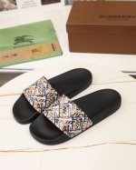 码数35-45，Burberry 巴宝莉拖鞋 纯原 夏季新款经典格纹拖鞋Vintage 复古格纹拖鞋，流线型鞋垫缔造舒适穿着体验 侧面饰有 Burberry 立