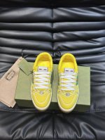 Gucc* Screener系列男士饰织带运动鞋，这款单品出自gucci Lido系列，设计灵感源自意大利海岸的夏日风情和海滩俱乐部。Screener系列运动鞋