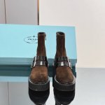 高版本 普拉达 Prada 2024新款！爆款 厚底系列三角标系带女短靴 高筒靴 长靴。女靴、皮带扣马丁靴。 认准我家细节实拍 注意区分普通低版本 原版复刻、版